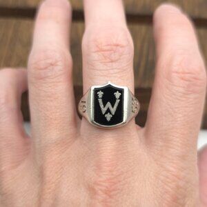 Size 9.5 900 Silver 1953 Letter W Onyx Ring A791